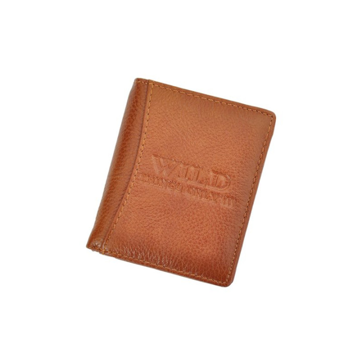 Męski skórzany portfel Wild Things Only 5505 - Brązowy front z tłoczonym logo i pionowym przeszyciem nicią